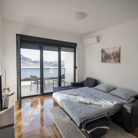 Deretic アパート