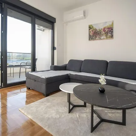 아파트 Deretic 트레빈예